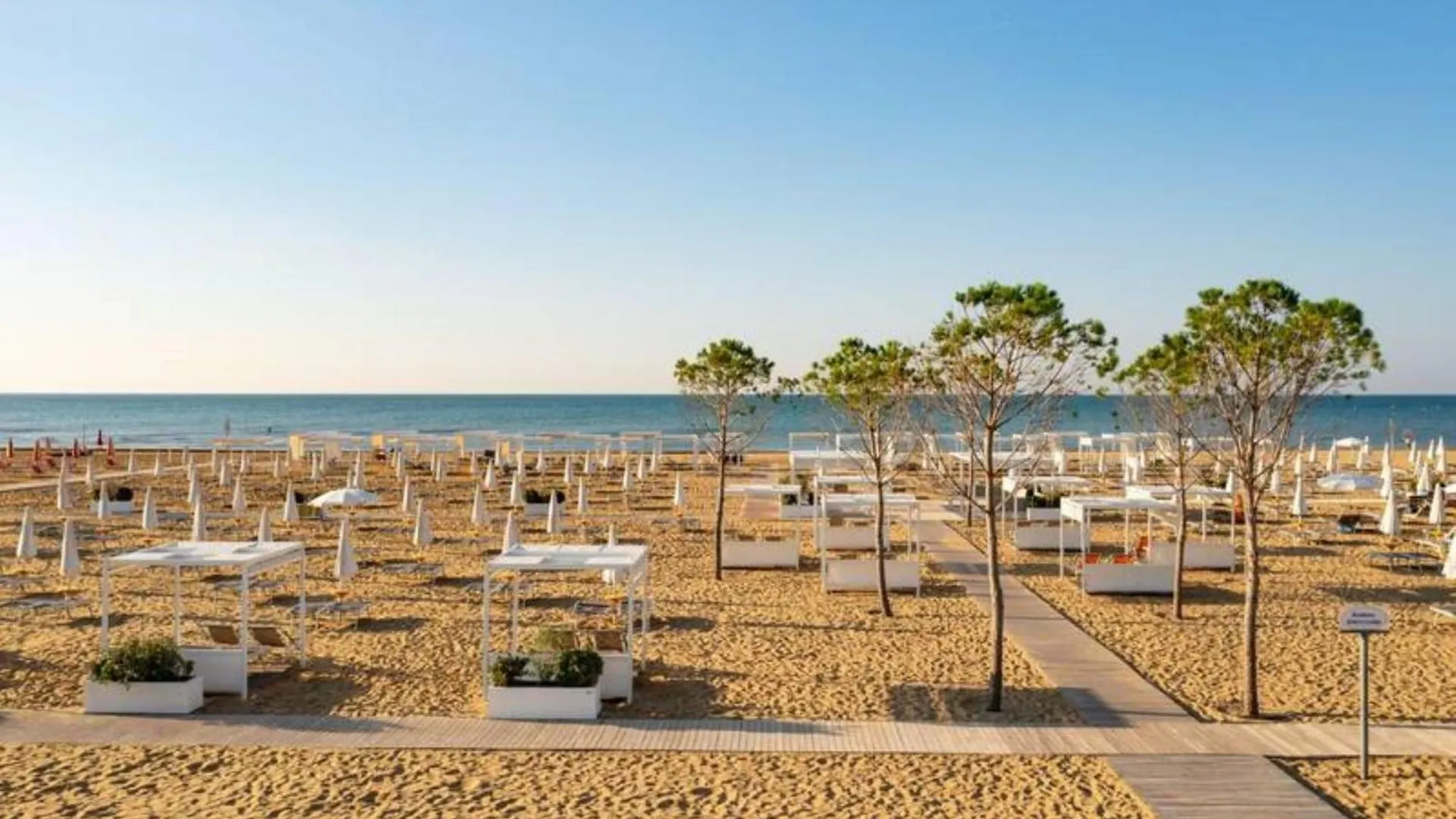 Enjoy Comfort And Modernity For Your Holiday In Бибионе Италия